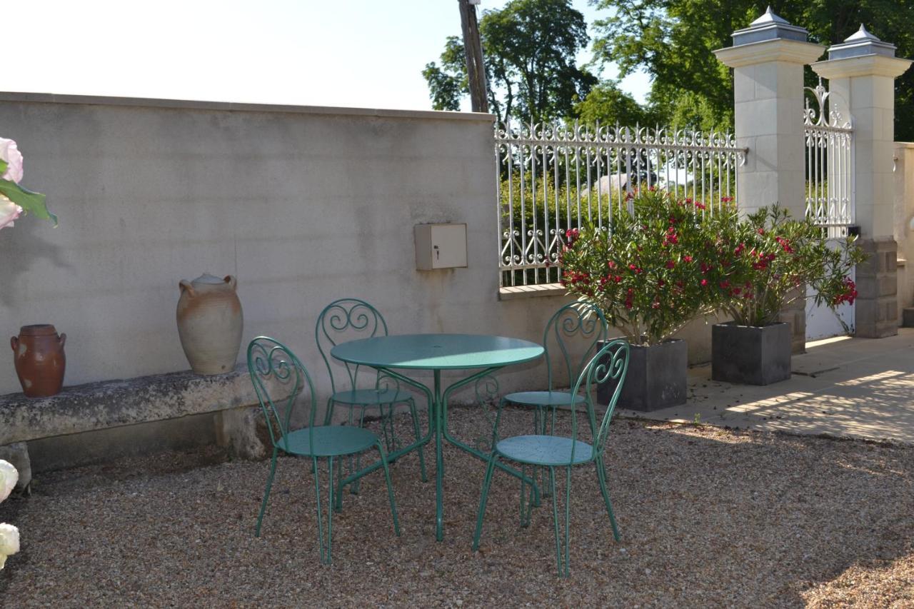Les Chambres D Hotes Du Lavoir Restigné Esterno foto